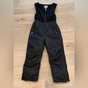 White Sierra unisex black snow bob. Size: 7. Gently Used.